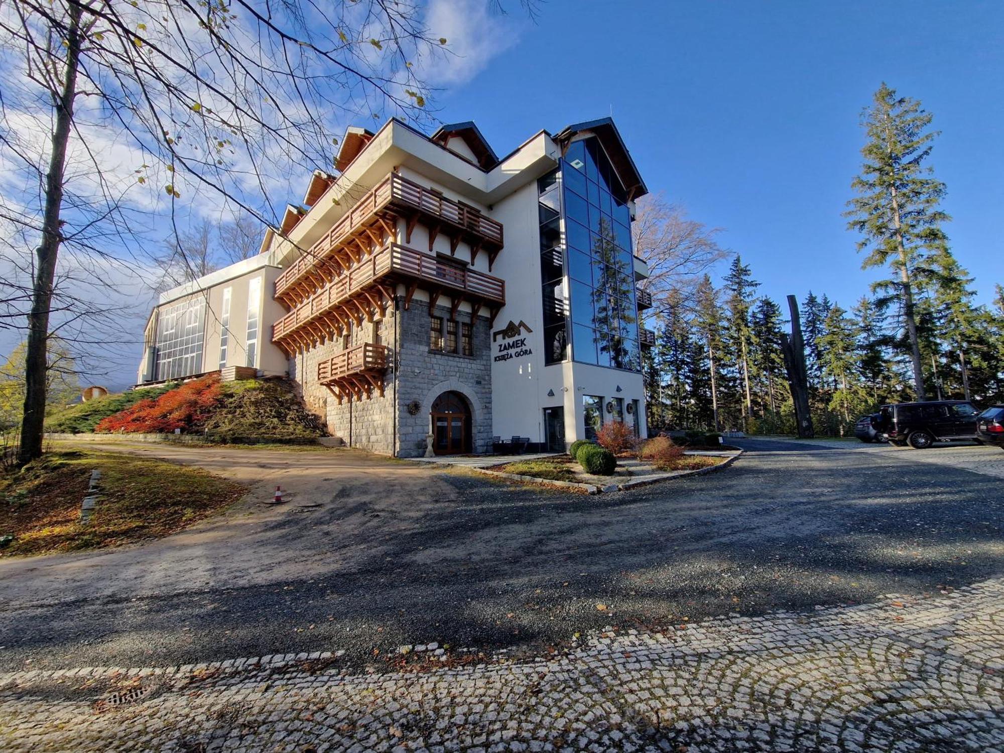 Hotel apartamentowy Zamek Księża Góra 3*