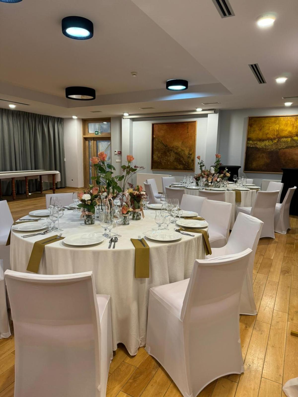 Hotel apartamentowy Zamek Księża Góra 3*