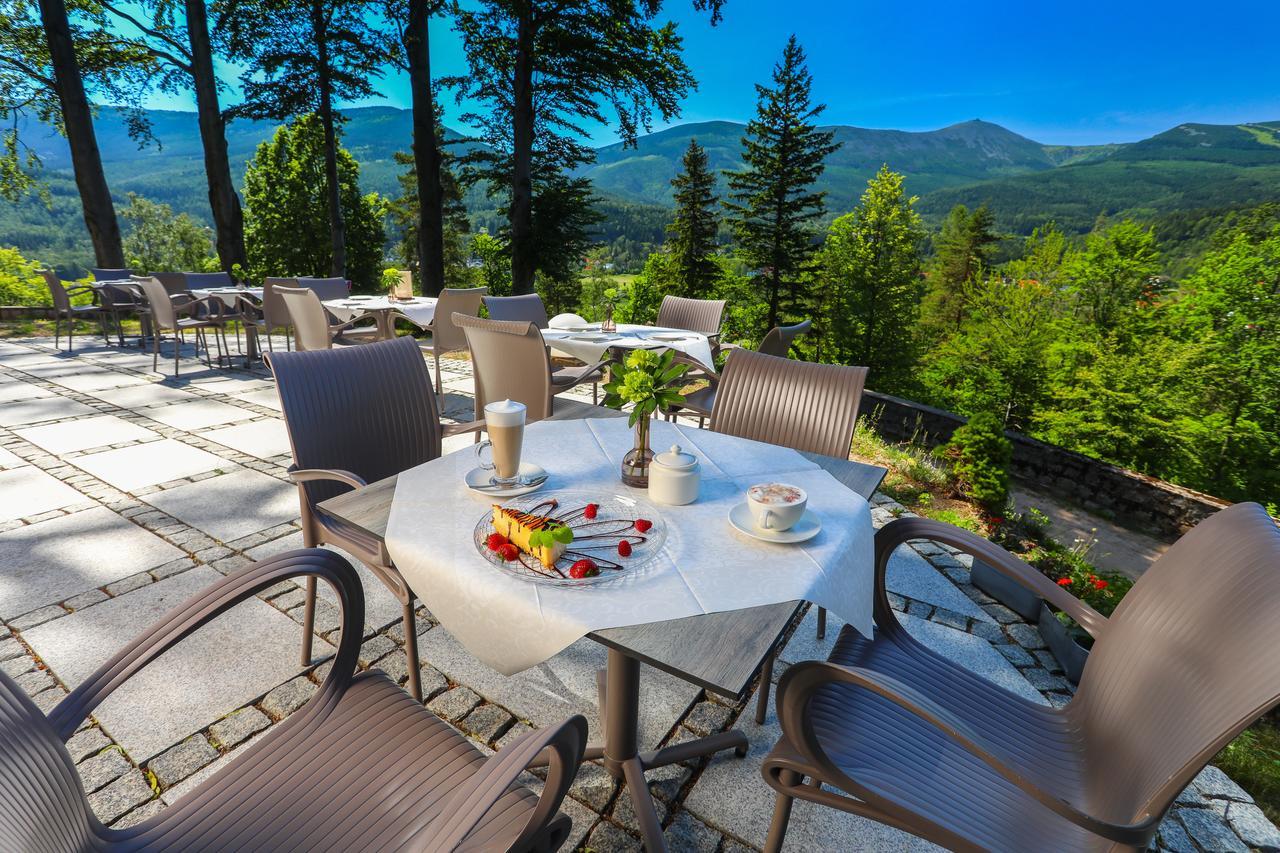 Hotel apartamentowy Zamek Księża Góra 3*